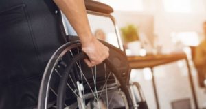 Αλλαγή νοοτροπίας για τα δικαιώματα των ατόμων με αναπηρία ζητά το ΕΚ