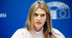 Σχεδόν ομόφωνη η καθαίρεσή της Εύας Καϊλή από την αντιπροεδρία της Ευρωβουλής