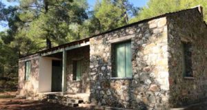 Μόνο διαδικτυακά οι κρατήσεις για διαμονή στα πρώτα δασικά καταφύγια της Κύπρου