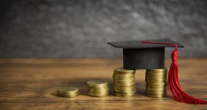 Μόνο διαδικτυακά η υποβολή αιτήσεων για διεκδίκηση κρατικών υποτροφιών