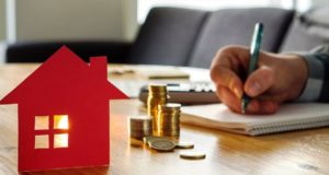 Η άνοδος των επιτοκίων προκαλεί κραδασμούς στον τομέα των ακινήτων