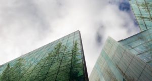 E.E: Από το 2028 όλα τα νέα κτίρια θα πρέπει να έχουν μηδενικές εκπομπές άνθρακα