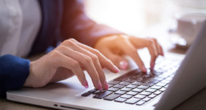 Μέχρι και τα €41 το μηνιαίο επίδομα τηλεργασίας – Πότε και για ποιους θα ισχύει