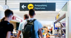 Χειραποσκευές: Μόνο μία τσάντα κάτω από το κάθισμα δωρεάν