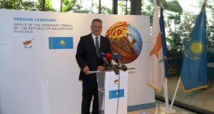 Ο Γιώργος Λακκοτρύπης και επίσημα Πρόξενος του Καζακστάν στην Κύπρο