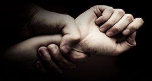 116016 – H γραμμη SOS για θυματα ενδοοικογενειακης βιας