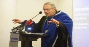 Στην Κύπρο ο Γ. Μπαμπινιώτης για σειρά διαλέξεων