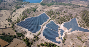 Εξαγορά έξι φωτοβολταϊκών πάρκων στην Κύπρο από την HELLENiQ ENERGY