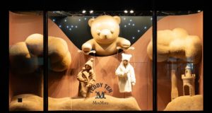 Δέκα χρόνια λατρείας για το πιο εμβληματικό κομμάτι της MAX MARA