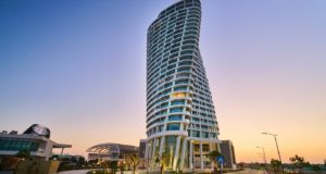 Μαρίνα Αγίας Νάπας: Περιζήτητος ο πρώτος περιστρεφόμενος πύργος της Κύπρου