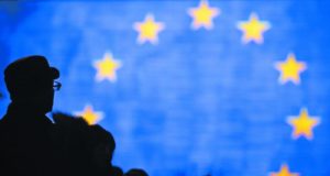 POLITICO: H Ευρώπη αντιμετωπίζει κρίσιμη δοκιμασία για τόνωση της οικονομικής δυναμικής της