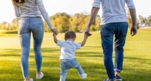 Το Ευρωκοινοβούλιο ζητά καλύτερη προστασία των παιδιών και των οικογενειών τους