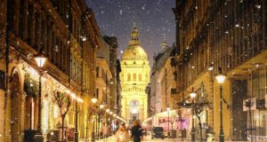 Tέσσερις πρωτεύουσες της Ευρώπης ιδανικές για όσους αγαπούν τα πάρτι των γιορτών