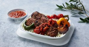 Η Emirates παρέχει 300 επιλογές vegan γευμάτων στις πτήσεις της – Αυξάνεται ολοένα η ζήτηση