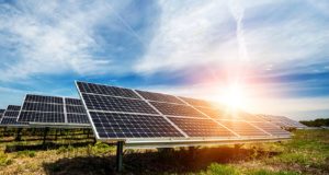 AHK: Αναγκαιότητα για περικοπές παραγωγής από φωτοβολταϊκά