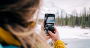 Πώς η παγωνιά επηρεάζει το κινητό και τι να προσέξουμε ώστε να μην προκληθεί ζημιά