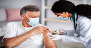 Τα εμβόλια κατά του κορωνοϊου έσωσαν τουλάχιστον 1,4 εκ. ζωές στην Ευρώπη
