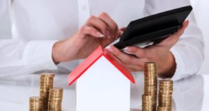 Μικρή μείωση στις τιμές των κατοικιών