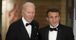 Γκάφα του Τζο Μπάιντεν: Μπέρδεψε τον Μακρόν με τον Μιτεράν