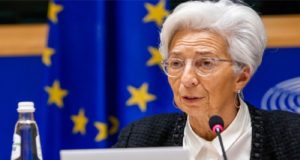 «Σφίγγα» η Λαγκάρντ για τις επόμενες μειώσεις επιτοκίων