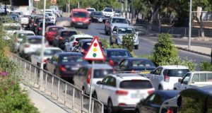 Tην εφαρμογή κλιμακωτού ωραρίου στα σχολεία διερευνά το Υπ. Μεταφορών