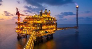 Πώς οι αυξανόμενες τιμές του πετρελαίου από τη σύγκρουση στη Μέση Ανατολή θα μπορούσαν να απειλήσουν το μέλλον της ΕΕ