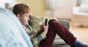 Νορβηγία: Επιβολή αυστηρού ηλικιακού ορίου πρόσβασης στα μέσα κοινωνικής δικτύωσης