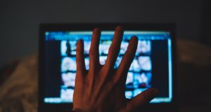 H Βουλή “άναψε πράσινο” στην ποινικοποίηση της εκδικητικής πορνογραφίας – Τι προνοεί o νόμος