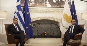 Στην Κύπρο ο Μητσοτάκης για τη Διακυβερνητική Σύνοδο – Τα θέματα που θα «πέσουν» στο τραπέζι