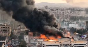 Συρία: Το Ισραήλ σφυροκοπά «τις πιο σημαντικές τοποθεσίες του στρατού» στη Δαμασκό