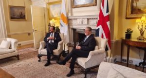 O Βρετανός Πρωθυπουργός έρχεται να συναντήσει τον ΠτΔ
