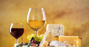 Κρασί και τυρί από την ΕΕ τα τοπ προϊόντα εισαγωγών στην Αμερική – Τρέχουν να προλάβουν πριν τους δασμούς Τραμπ