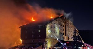 Φωτιά σε χιονοδρομικό κέντρο στη Τουρκία: παιδιά ανάμεσα στους 76 νεκρούς – Πώς έγινε η τραγωδία