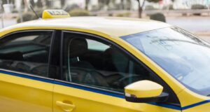 Eλλάδα: Οδηγός ταξί έκλεβε τις τραπεζικές κάρτες των πελατών – Πώς εξαπατούσε τα θύματά του