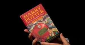 Χάρι Πότερ: Σπάνια έκδοση του πρώτου βιβλίου σώθηκε από τα σκουπίδια