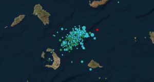 Αγωνία από τους σεισμούς στη Σαντορίνη: Kοιμήθηκαν έξω οι κάτοικοι