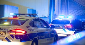 Πυροβολισμοί τα ξημερώματα έξω από γραφεία στη Λεμεσό – Διέφυγαν με μοτοσικλέτα οι δράστες