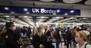 Μόνο με «βίζα» στη Βρετανία από τον Απρίλιο