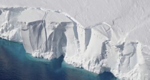 Κλιματική κρίση: Σχεδόν 2 εκατοστά πάνω η στάθμη της θάλασσας από το λιώσιμο των πάγων