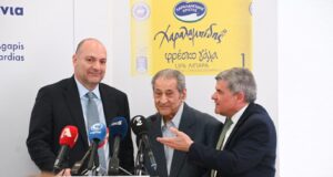 Επιστρέφει η ιστορική υπογραφή «Χαραλαμπίδης» που μας ενώνει από γενιά σε γενιά με το φρέσκο γάλα
