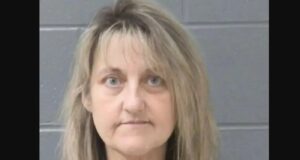 ΗΠΑ: 53χρονη εκπαιδευτικός συνελήφθη μετά από βίντεο που έκανε σεξ με ανήλικο – «Ήμουν μεθυσμένη» υποστηρίζει η ίδια