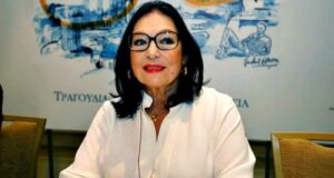 Viral η Νανά Μούσχουρη με τραγούδι 50 ετών που παίζει σε γνωστή σειρά του Netflix