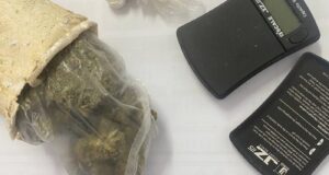 Επιχείρηση ΥΚΑΝ -Έκρυψαν σε περιτοίχισμα πεζόδρομου κάνναβη και κοκαΐνη (ΦΩΤΟ)