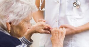 Άνοια: Τα πρώτα σημάδια μπορεί να εμφανιστούν στον ύπνο, χρόνια πριν από τη διάγνωση