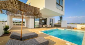 Chloe Villas: Παραδίδεται πριν το καλοκαίρι το εντυπωσιακό συγκρότημα πολυτελών επαύλεων στο κέντρο του Πρωταρά