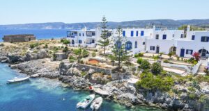 Η Daily Mail ξεχωρίζει 5 ελληνικά νησιά χωρίς υπερτουρισμό και φασαρία, με παρθένες παραλίες