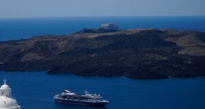 Συνεχίζεται η παρακολούθηση των ηφαιστείων στη Σαντορίνη – Τι μελετούν οι επιστήμονες
