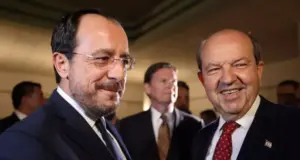 Χριστοδουλίδης – Τατάρ: Θα συζητήσουν τα αποτελέσματα της Γενεύης