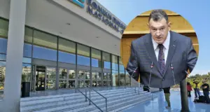 Βουλευτής της Νίκης εισέβαλε στην Ελληνική Εθνική Πινακοθήκη και τα έκανε γυαλιά καρφιά – Έσπασε προθήκες εκθεμάτων που θεωρούσε βλάσφημα