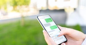 ΕΡΕΥΝΑ: Tο texting κυριαρχεί – Μιλάμε λιγότερο